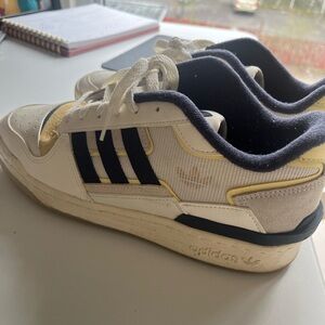Men’s Adidas sneakers size 7